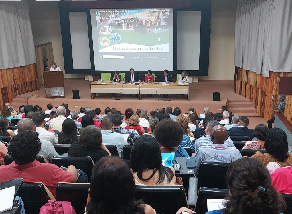 Inició en La Habana XVIII Edición del Curso Internacional de Dengue y otros arbovirus emergentes