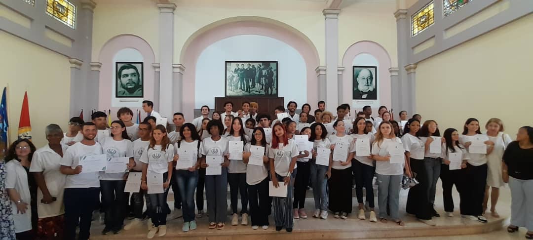 Otorgan certificados a estudiantes de Colegio Universitario Otorgan certificados a estudiantes de Colegio Universitario
