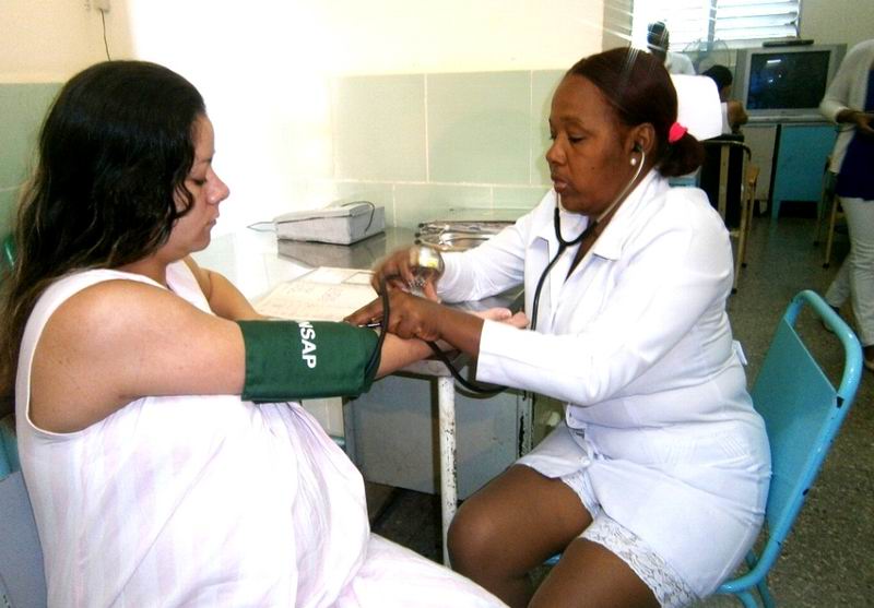 Cuba celebra 42 años del Programa del Médico y la Enfermera de la Familia