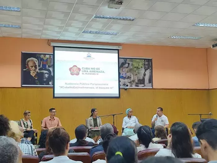 Jóvenes profesionales médicos denuncian impacto del bloqueo en la salud cubana