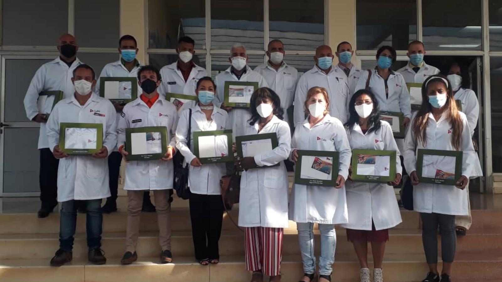 Intercambio del presidente Díaz-Canel con colaboradores de la salud: solidaridad y compromiso de continuar dando el paso al frente