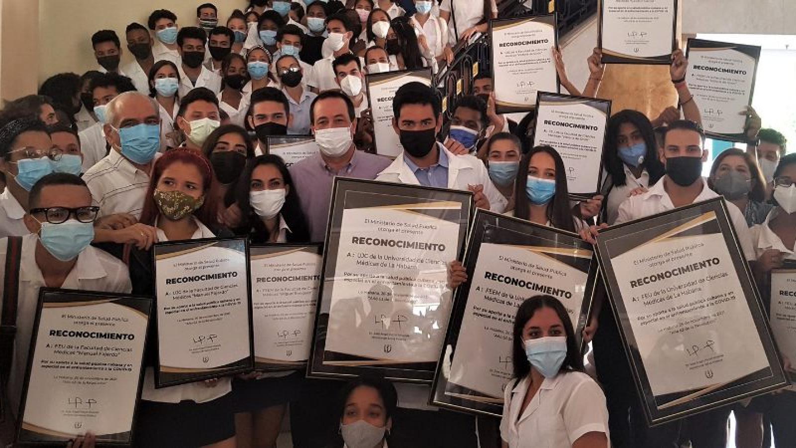 Reconocen a estudiantes de Ciencias Médicas de la capital por su labor en el enfrentamiento a la COVID-19