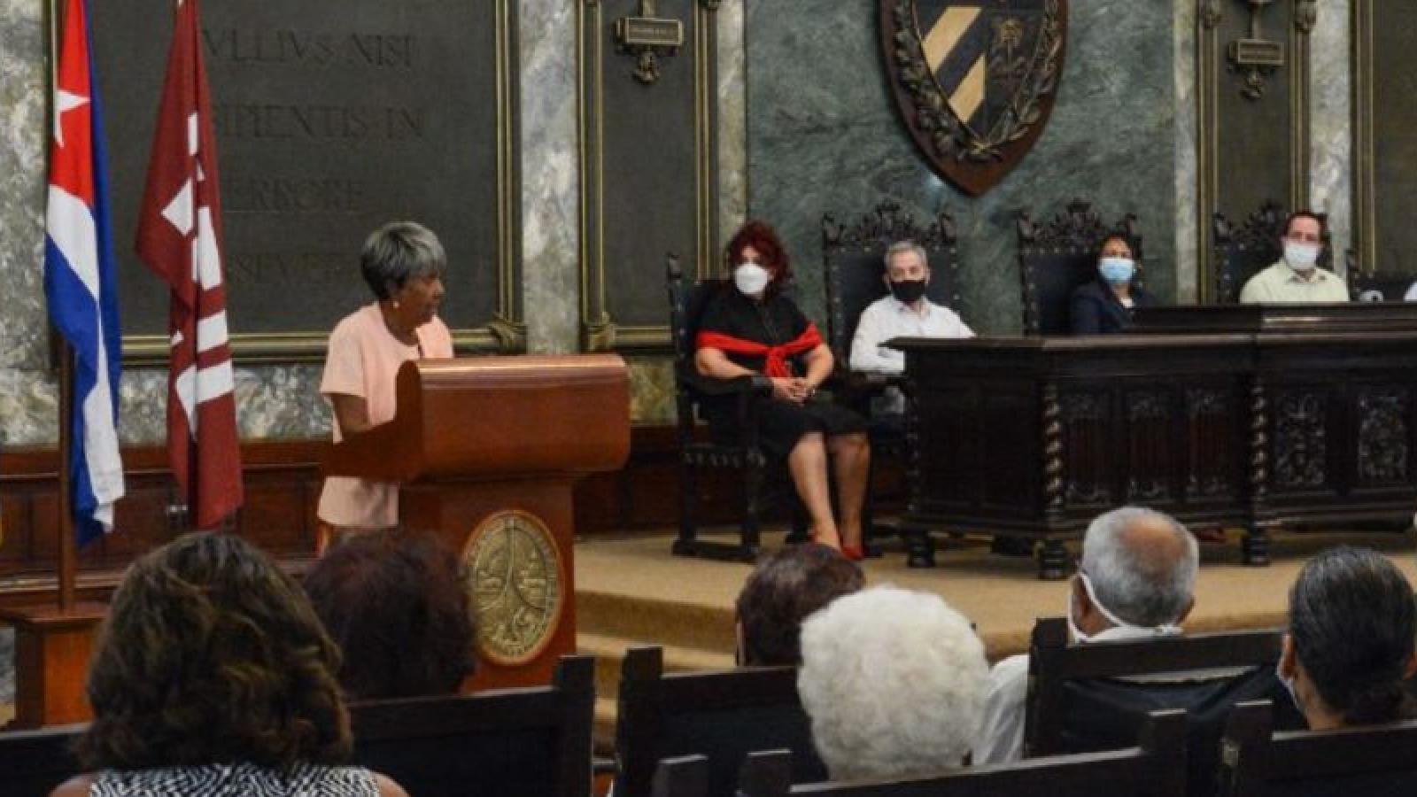 Recuerdan primera graduación de médicos y estomatólogos de la Revolución