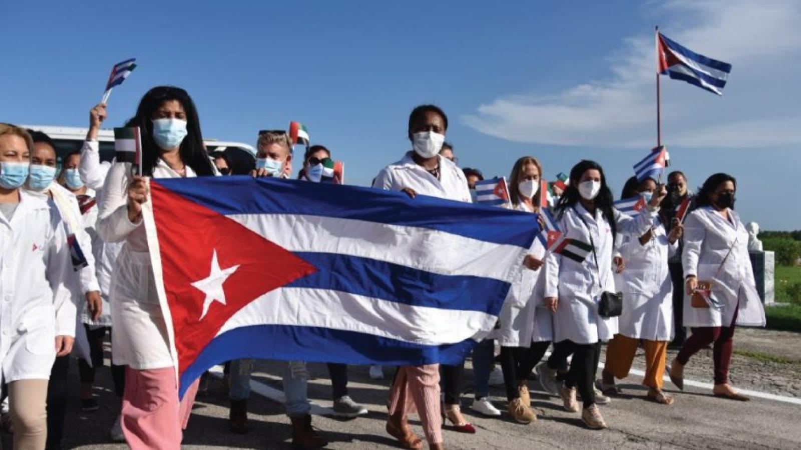 Regresa a Cuba brigada médica procedente de Emiratos Árabes Unidos