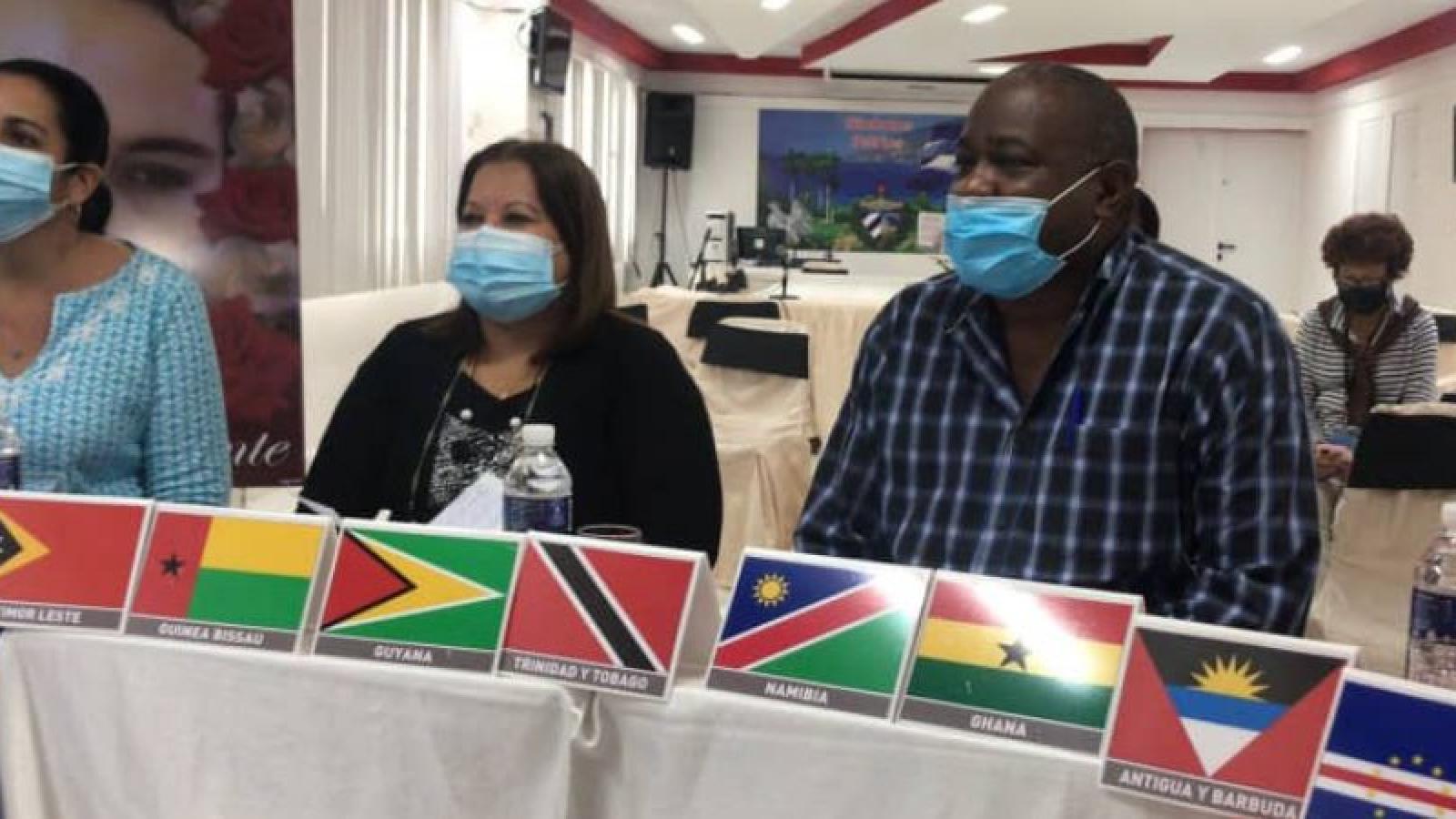 Intercambia la Secretaria General de la FMC con mujeres integrantes de las brigadas médicas internacionalistas
