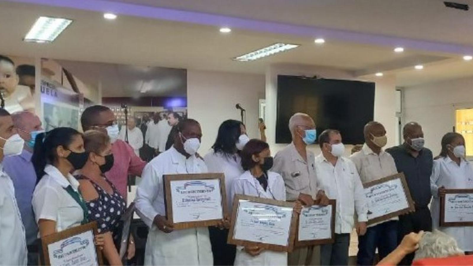 Evocan aniversario 59 de la colaboración médica cubana