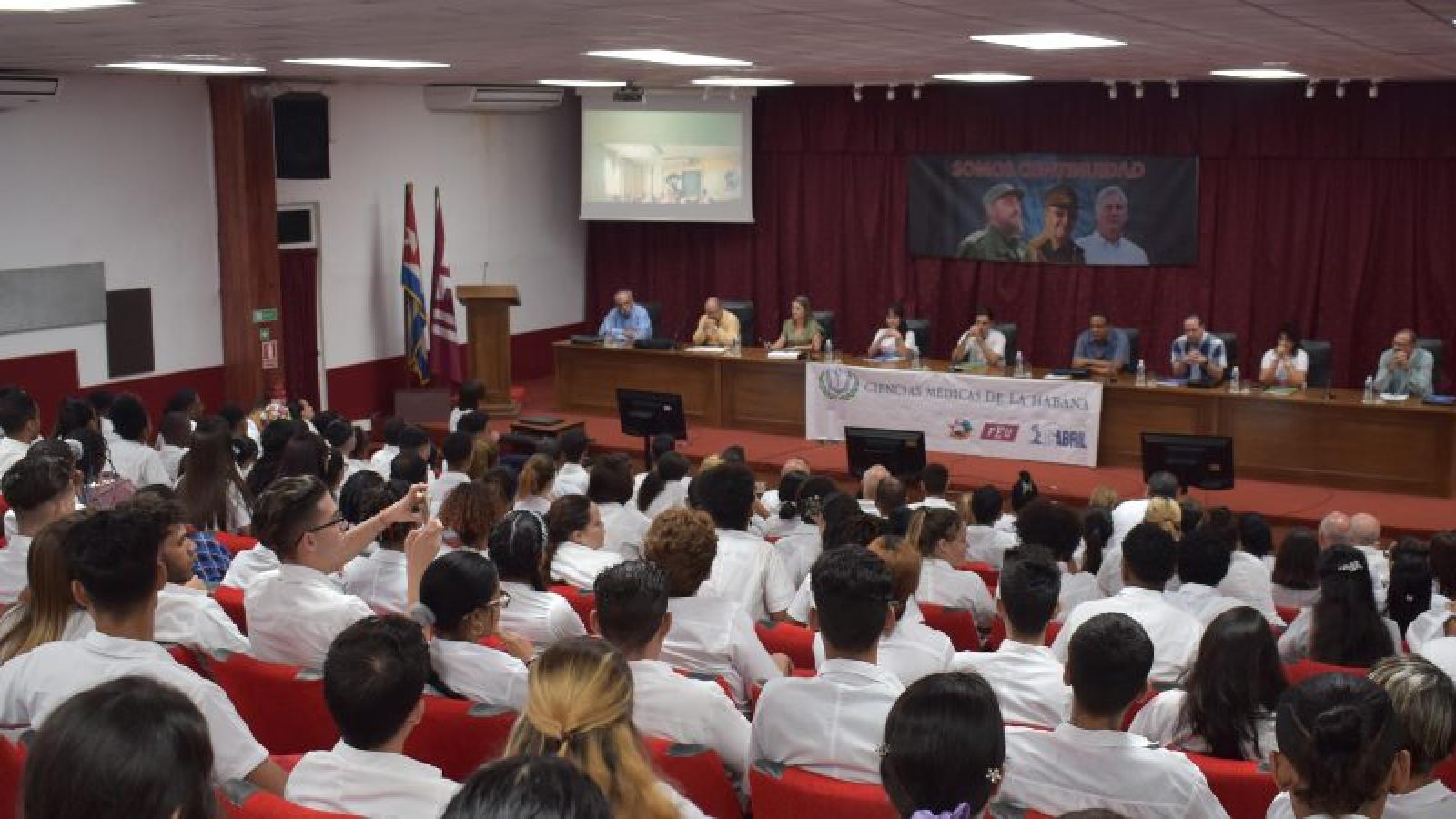 Sesiona plenaria del X Congreso de la FEU de la Universidad de Ciencias Médicas de La Habana