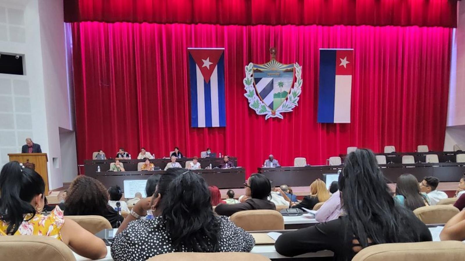 Debaten diputados sobre embarazo en la adolescencia