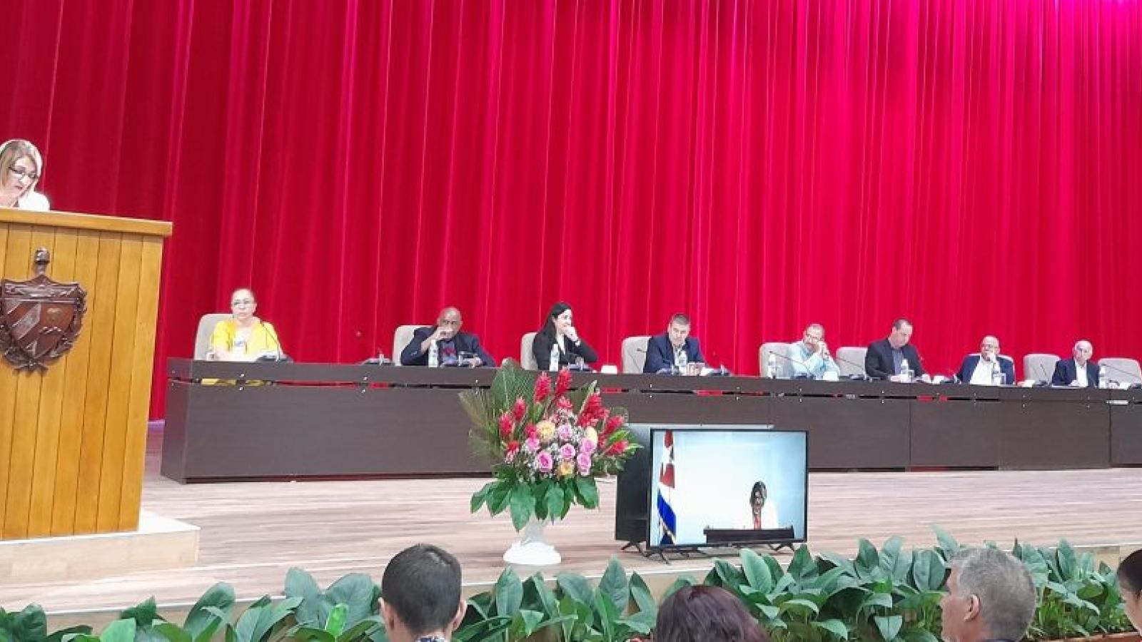 Homenaje a Fidel en la clausura del Tercer Congreso de medicina familiar en Cuba
