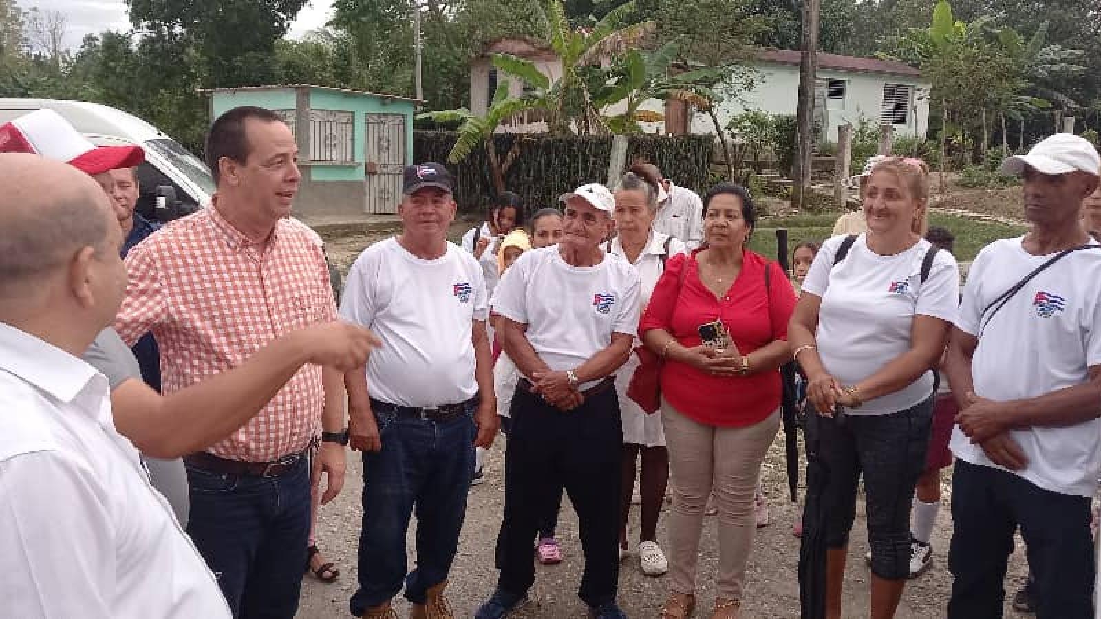 Recorre Ministro cubano de Salud instituciones sanitarias en Santiago de Cuba