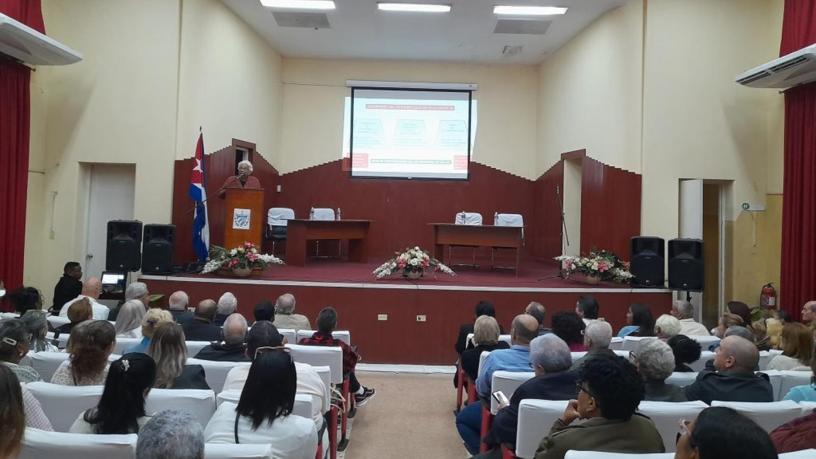 Agasajan labor de higienistas y epidemiólogos en Cuba