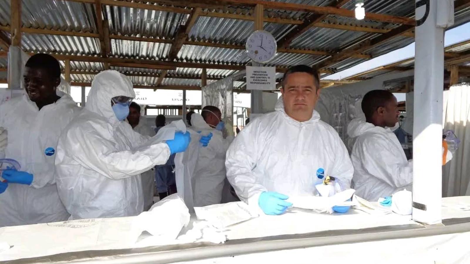 Doctor Ronald Hernández Torres: Médico y narrador de la lucha cubana contra el ébola
