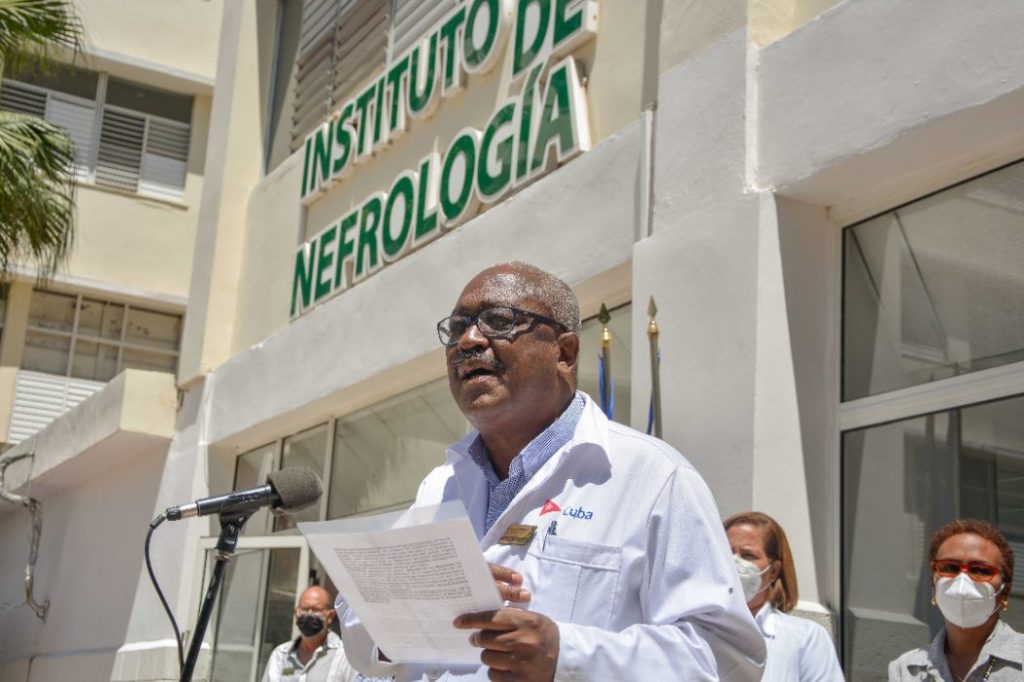 Dr. Guillermo Guerra Bustillo, director del Instituto Nacional de Nefrología “Dr. Abelardo Buch López”. Foto: Diana Rodríguez Rodríguez ACN